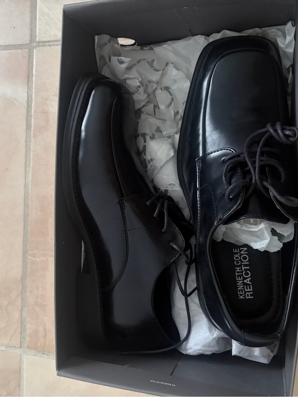 Simplicity Men's Black Leather Lace-Up Oxfords